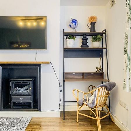 Low Rate For A 4-Bedroom House In Coventry With Free Unlimited Wi-Fi 2 Car Parking 53 Qmc Екстериор снимка