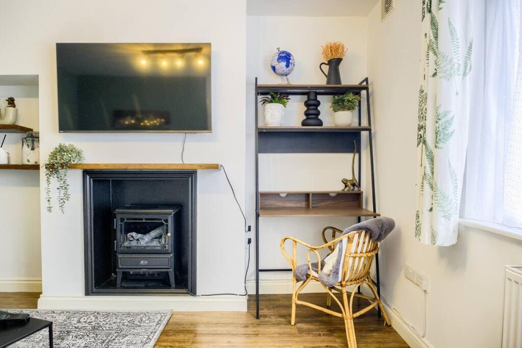 Low Rate For A 4-Bedroom House In Coventry With Free Unlimited Wi-Fi 2 Car Parking 53 Qmc Екстериор снимка