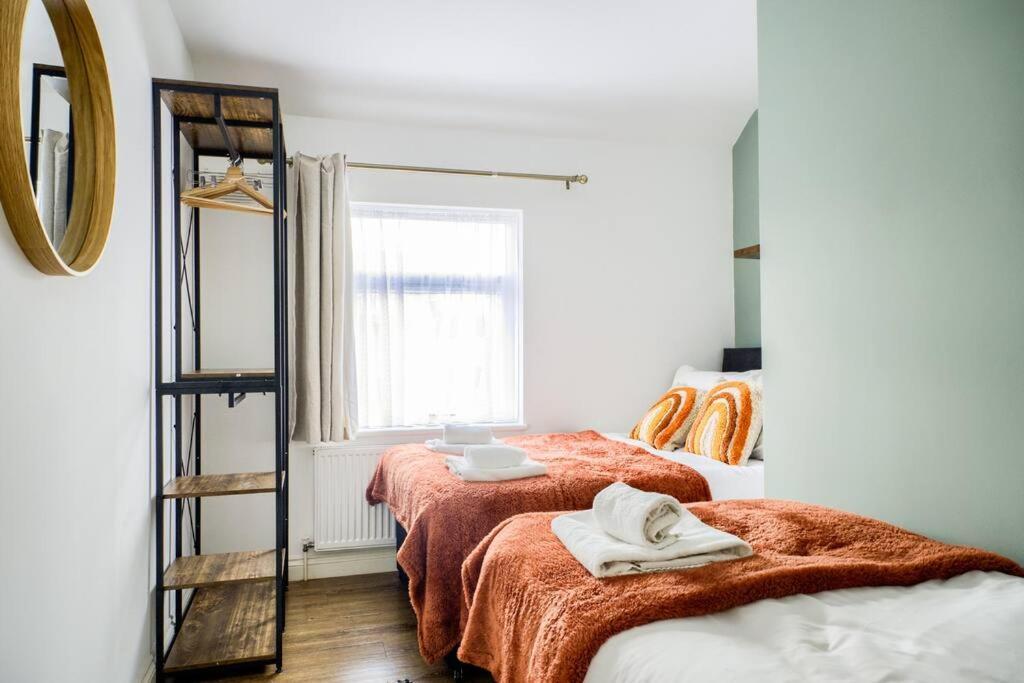Low Rate For A 4-Bedroom House In Coventry With Free Unlimited Wi-Fi 2 Car Parking 53 Qmc Екстериор снимка