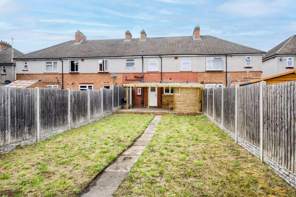 Low Rate For A 4-Bedroom House In Coventry With Free Unlimited Wi-Fi 2 Car Parking 53 Qmc Екстериор снимка