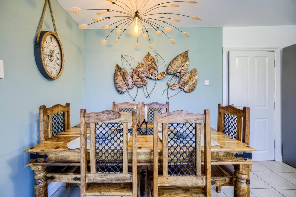 Low Rate For A 4-Bedroom House In Coventry With Free Unlimited Wi-Fi 2 Car Parking 53 Qmc Екстериор снимка
