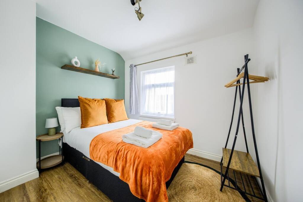 Low Rate For A 4-Bedroom House In Coventry With Free Unlimited Wi-Fi 2 Car Parking 53 Qmc Екстериор снимка