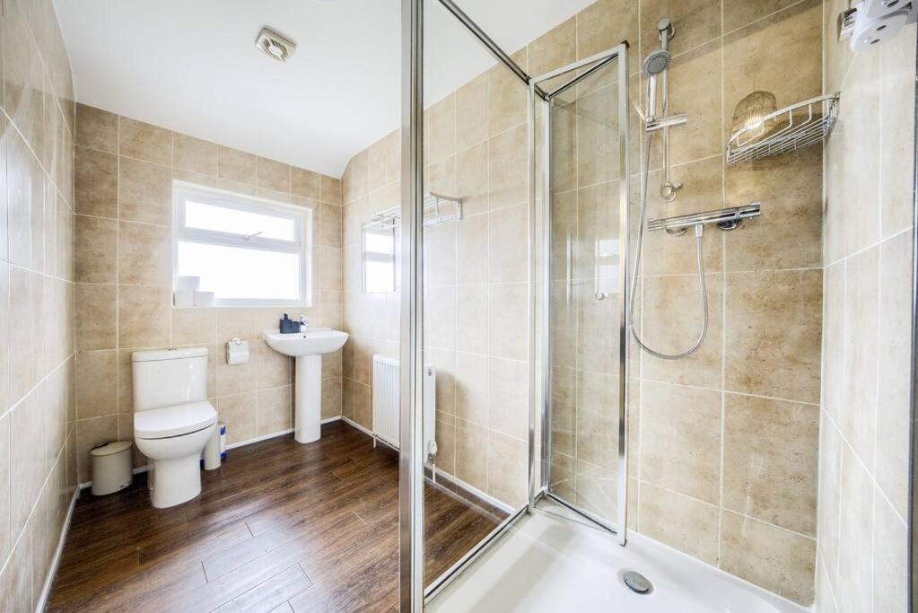Low Rate For A 4-Bedroom House In Coventry With Free Unlimited Wi-Fi 2 Car Parking 53 Qmc Екстериор снимка